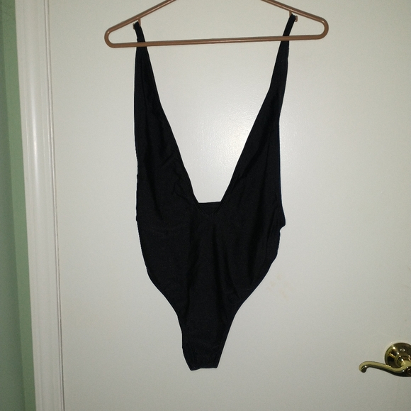 Women's black dipping daisy one piece bathing suit - Picture 9 of 13